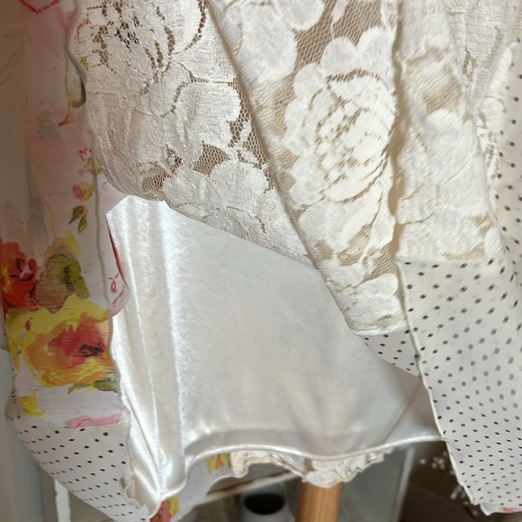 TeSera M Lace,floral,polkadot panels on this sleeveless dress/tunic.Fully lined - Picture 5 of 5